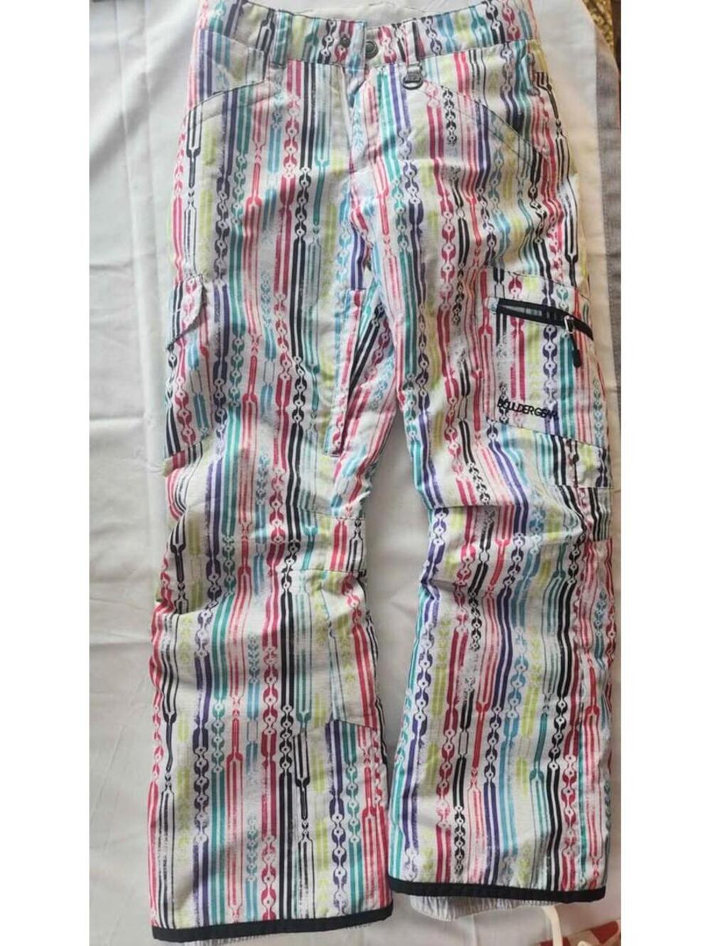 WOMENS FASHION SNOWPANTS WAIST 28 INSEAM 28 SHOW OFF ON THE SLOPES.